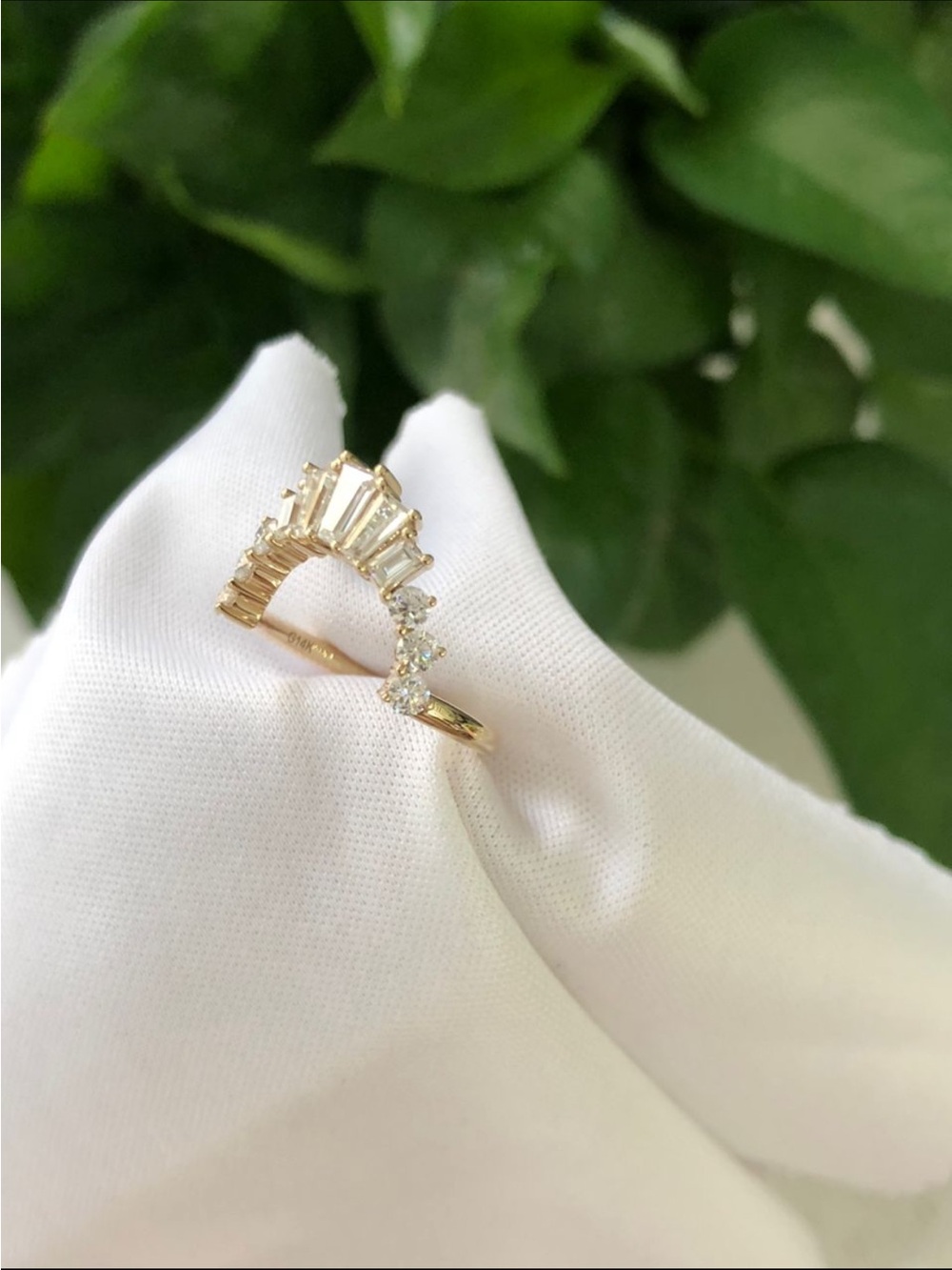 Baguette and Round Moissanite Curve Band